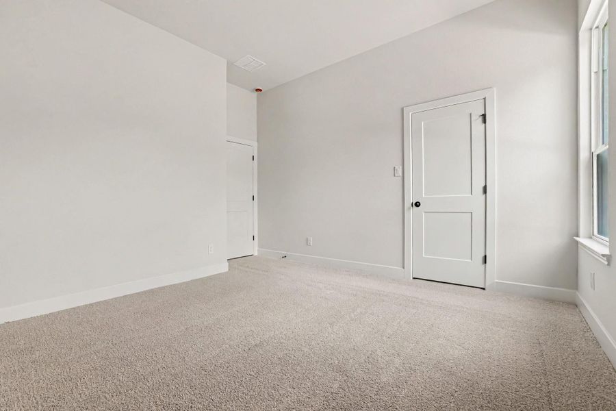 Spacious, unfurnished interior of a new home in Encino Estates, Dayton (Image 32).