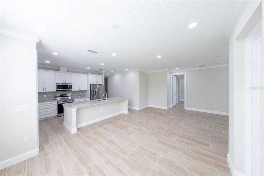 Spacious, unfurnished interior of a new home in , Summerfield (Image 34).