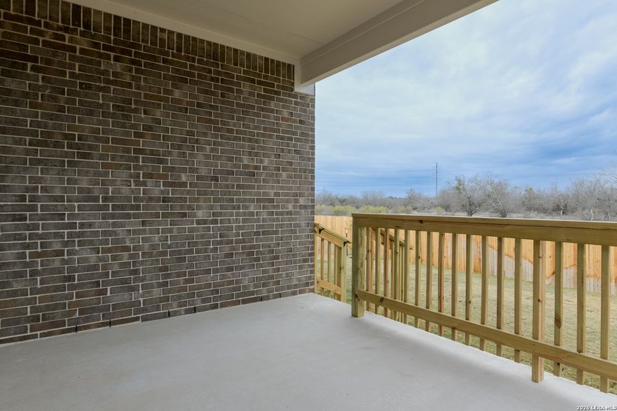 Exterior details and patio area of a home in Nopal Valley, San Antonio (Image 3).