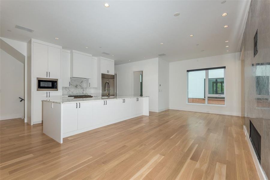 Furnished interior view inside a new home in , Dallas (Image 10).