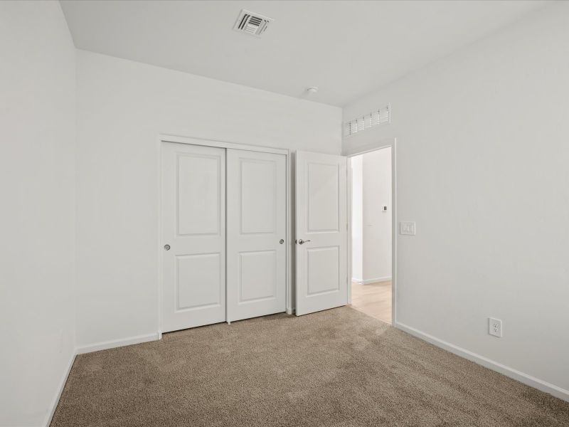Spacious, unfurnished interior of a new home in Hanson Ridge, Vail (Image 15).