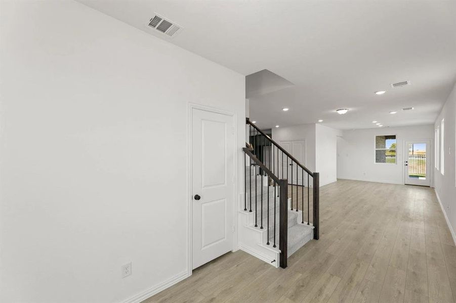 Spacious, unfurnished interior of a new home in Creekview Fossil Ridge, Pilot Point (Image 11).