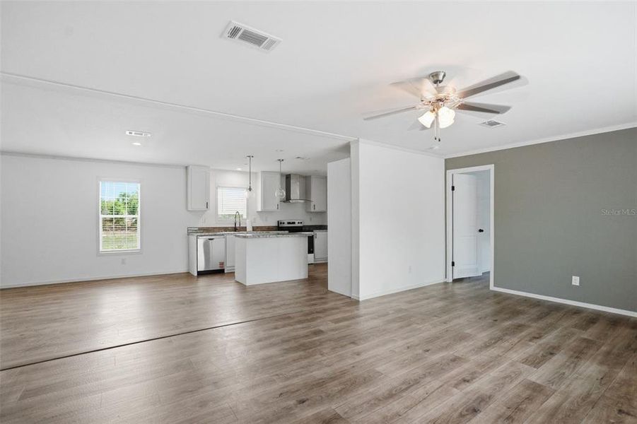 Spacious, unfurnished interior of a new home in , Weeki Wachee (Image 43).