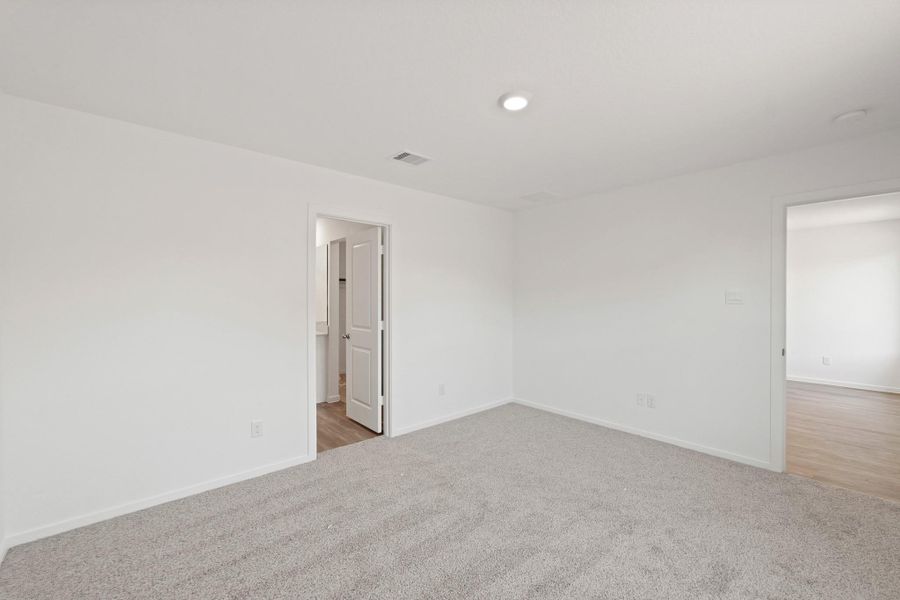 Spacious, unfurnished interior of a new home in Sunset Valley, Hockley (Image 8).
