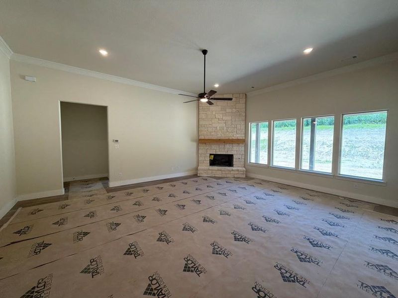 Spacious, unfurnished interior of a new home in Eagle Ridge Estates, Weatherford (Image 9).