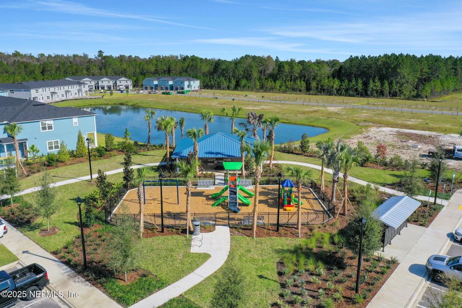 Community amenities in Atlantis Pointe, Middleburg (Image 38).