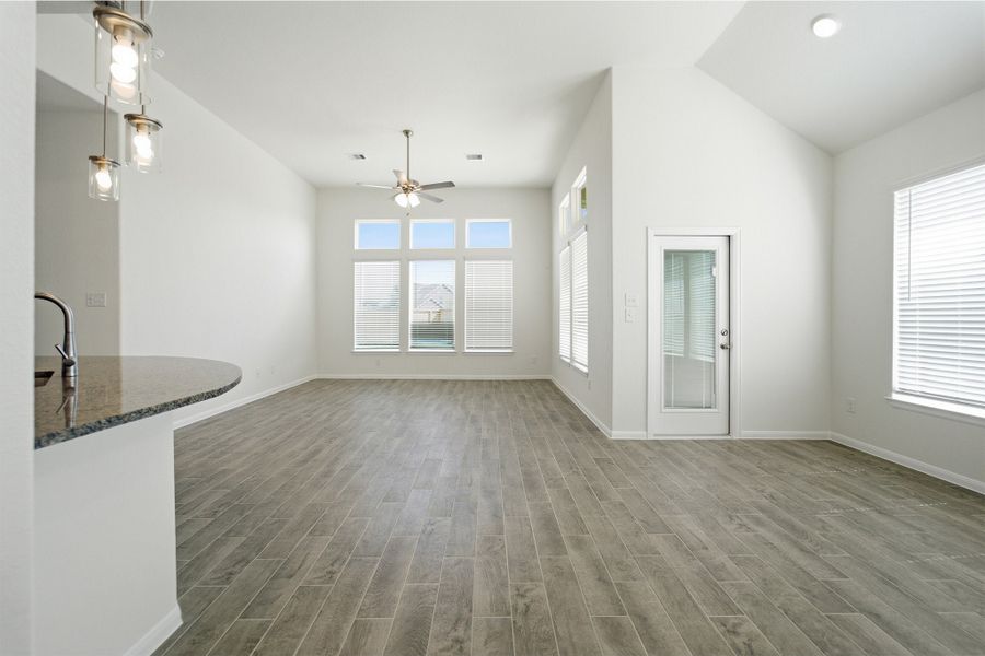 Spacious, unfurnished interior of a new home in Canterra Creek, Rosharon (Image 16). Spacious, unfurnished interior of a new home in Canterra Creek, Rosharon (Image 16).