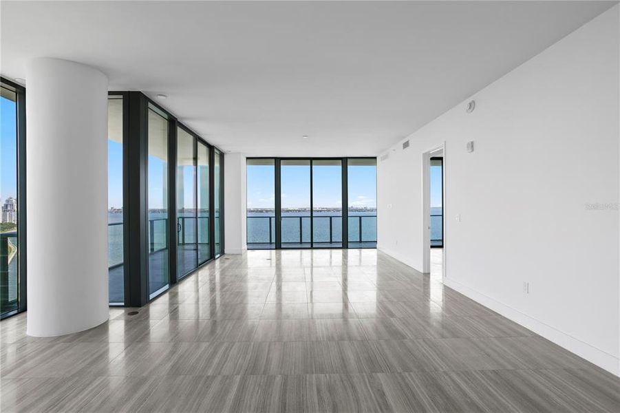 Spacious, unfurnished interior of a new home in , Tampa (Image 28).