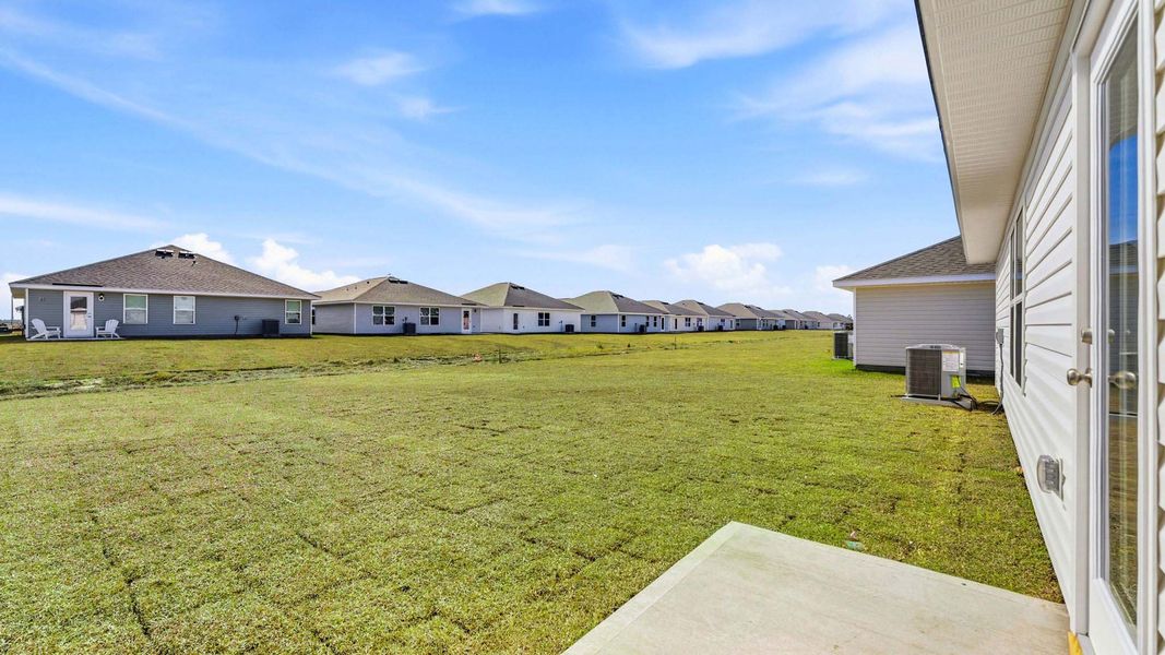 Exterior details and patio area of a home in Liberty, Panama City (Image 17).