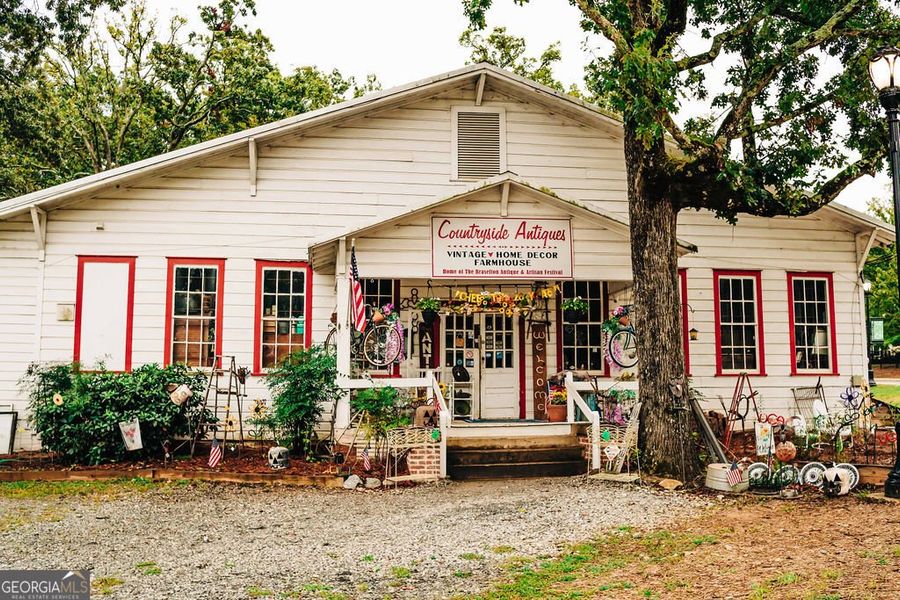 Image 106 of a home in Rosewood Lake Estates.