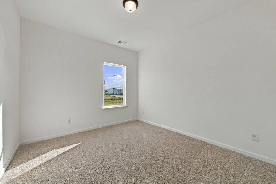 Spacious, unfurnished interior of a new home in Wilson Meadows, Clarksville (Image 13).