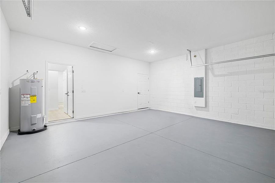 Spacious, unfurnished interior of a new home in , Poinciana (Image 23).