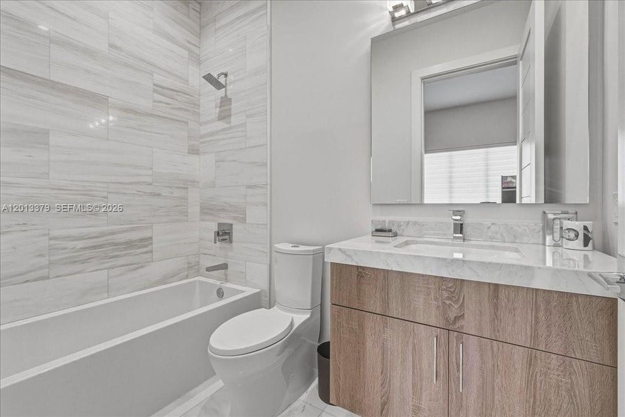 Furnished interior view inside a new home in , Pinecrest (Image 47).