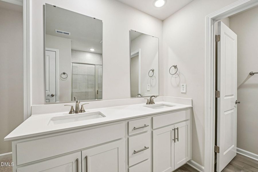 24-web-or-mls-Raleigh - Oak Manor - 928