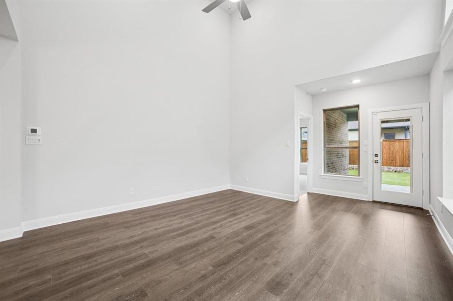 Spacious, unfurnished interior of a new home in Creekshaw – Gardens, Royse City (Image 24). Spacious, unfurnished interior of a new home in Creekshaw – Gardens, Royse City (Image 24).