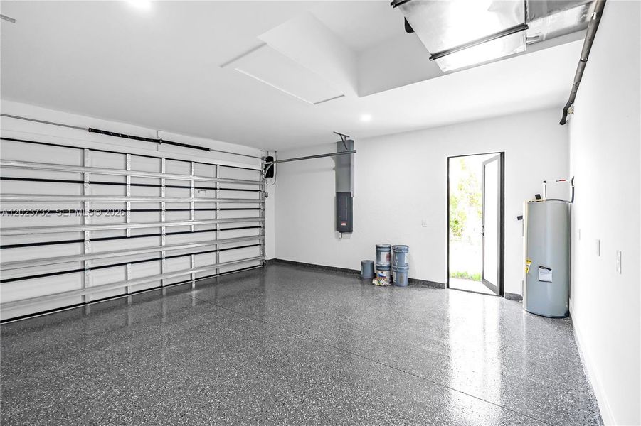 Spacious, unfurnished interior of a new home in , Lehigh Acres (Image 42).