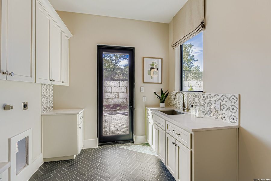 Furnished interior view inside a new home in Pecan Springs, Boerne (Image 11).