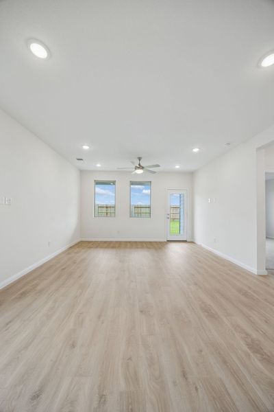 Spacious, unfurnished interior of a new home in Riviera Pines, Huffman (Image 25).