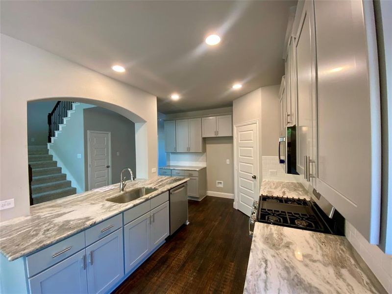 Gourmet kitchen offers lots & lots of cabinet & counter space. Gourmet kitchen offers lots & lots of cabinet & counter space.