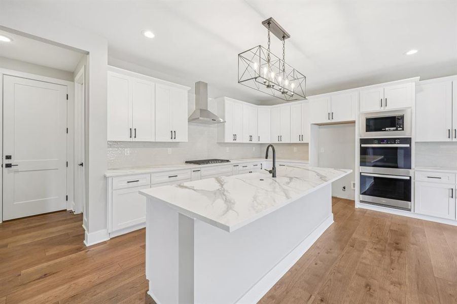 Furnished interior view inside a new home in , Grapevine (Image 11).