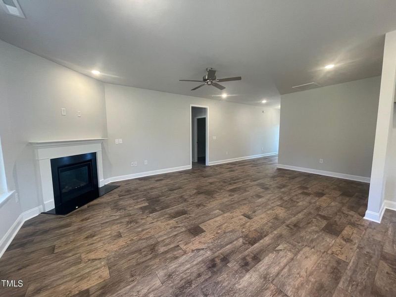 Spacious, unfurnished interior of a new home in Harrison Valley, Simpsonville (Image 11).