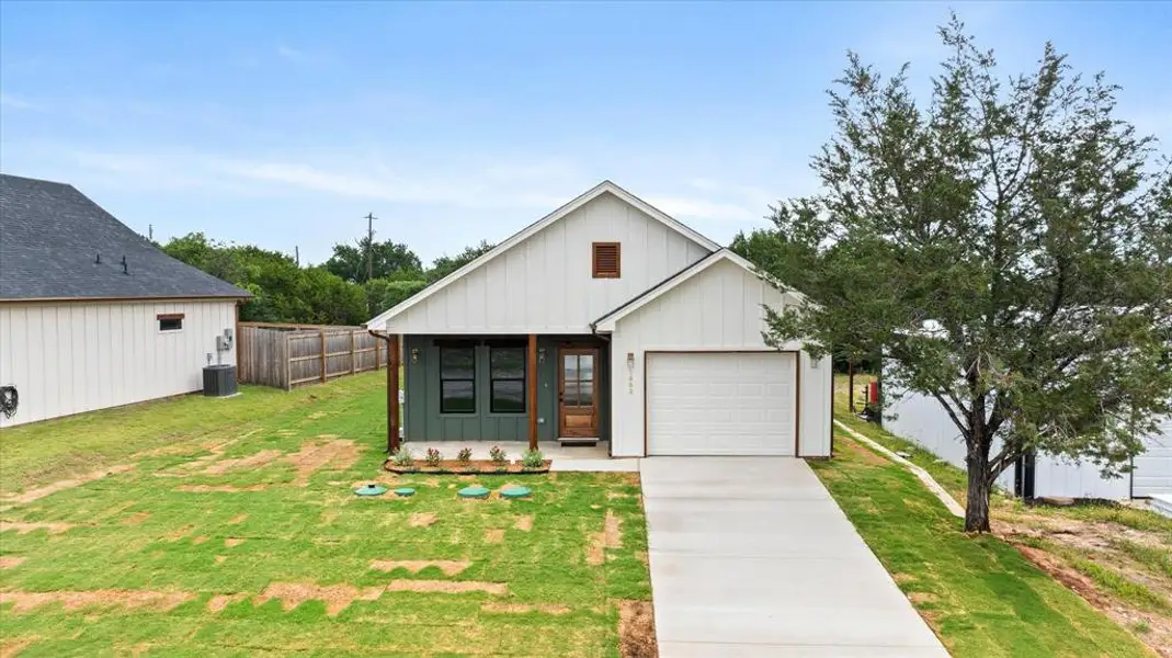 Front exterior of a new home in , Granbury, TX, highlighting curb appeal (Image 2). Front exterior of a new home in , Granbury, TX, highlighting curb appeal (Image 2).