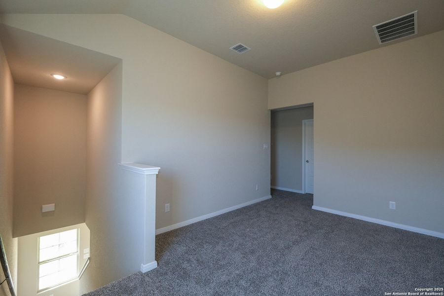 Spacious, unfurnished interior of a new home in Winding Brook, San Antonio (Image 25).