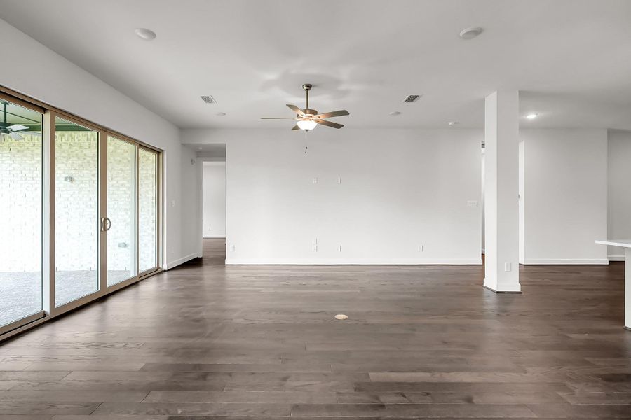 Spacious, unfurnished interior of a new home in The Meadows at Imperial Oaks, Conroe (Image 34). Spacious, unfurnished interior of a new home in The Meadows at Imperial Oaks, Conroe (Image 34).