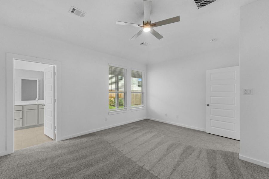 Spacious, unfurnished interior of a new home in Huntington Place, Rosharon (Image 14). Spacious, unfurnished interior of a new home in Huntington Place, Rosharon (Image 14).