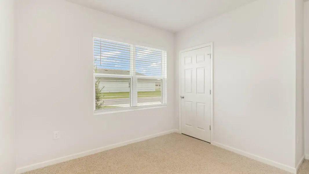 Spacious, unfurnished interior of a new home in Cypress Bay West, Palm Bay (Image 17).