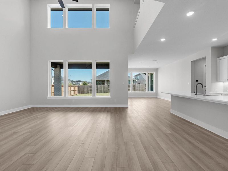 Spacious, unfurnished interior of a new home in Cross Creek Ranch 65′, Fulshear (Image 17).