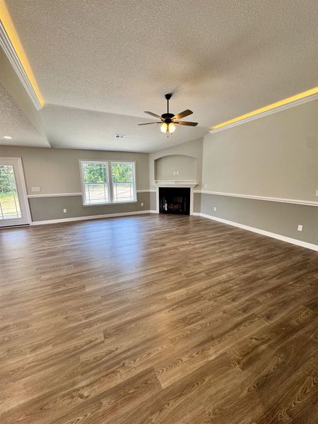 Spacious, unfurnished interior of a new home in Bent Tree, Gaffney (Image 11).