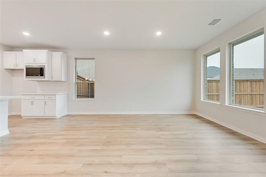 Spacious, unfurnished interior of a new home in Spiritas Ranch, Little Elm (Image 24).