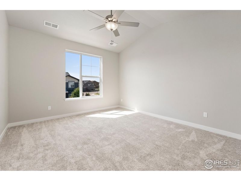 Spacious, unfurnished interior of a new home in The Lakes at Centerra - Discovery, Loveland (Image 16).