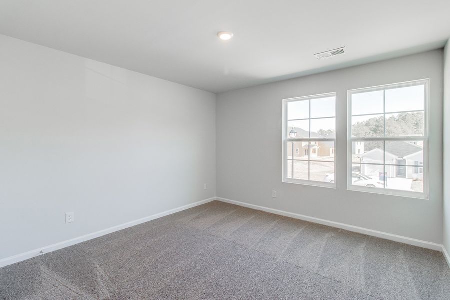 Spacious, unfurnished interior of a new home in Bluefield, Lexington (Image 25).