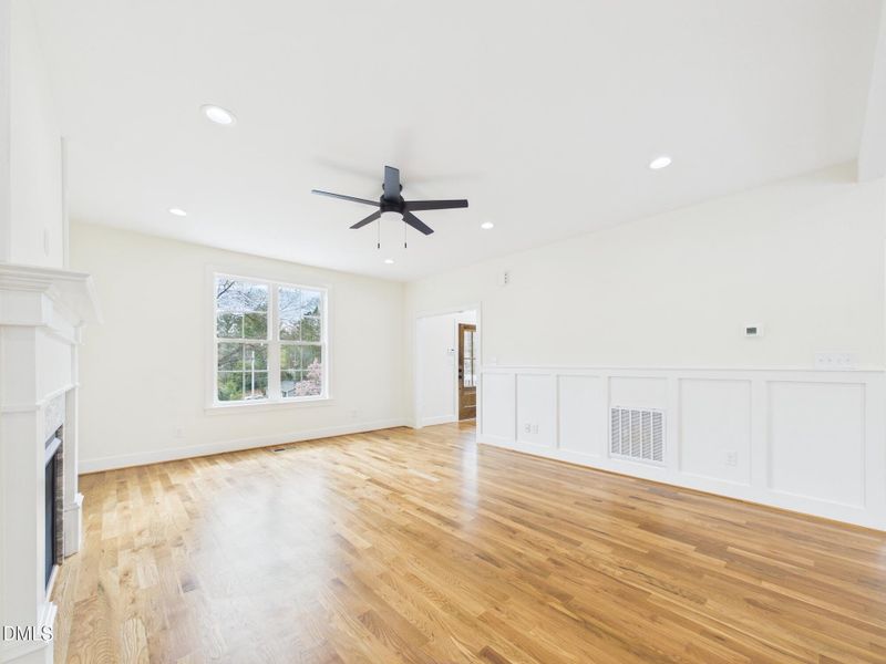 CAM01608G0-PR0128-STILL025