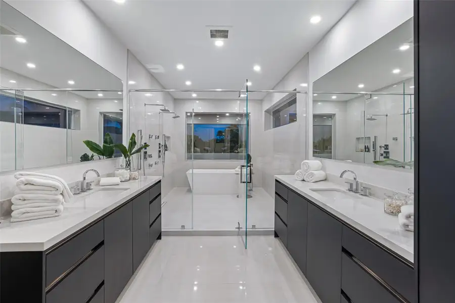 Furnished interior view inside a new home in , Pompano Beach (Image 4).