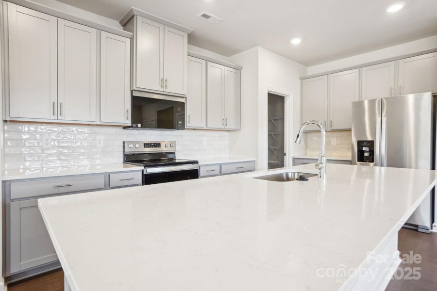 Photo is not of the actual home, but is an inspirational photo of builder’s model home and may depict options, furnishings, and/or decorator features that are not included Photo is not of the actual home, but is an inspirational photo of builder’s model home and may depict options, furnishings, and/or decorator features that are not included