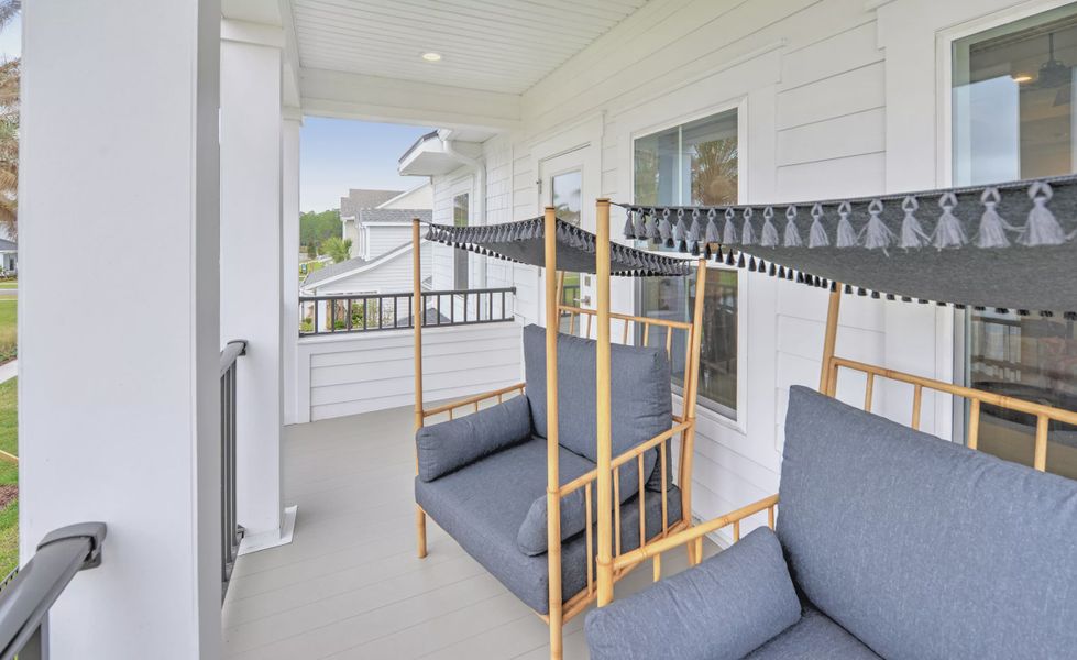 Exterior details and patio area of a home in Seven Pines, Jacksonville (Image 24).