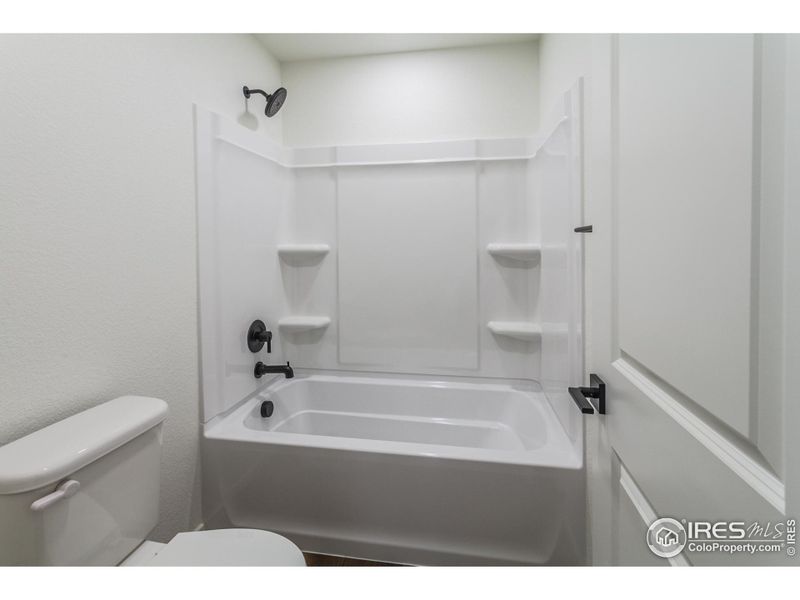 EXAMPLE PHOTO: SECONDARY BATH