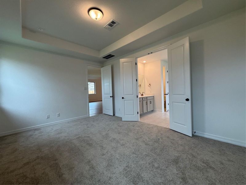 Spacious, unfurnished interior of a new home in Brookewater, Rosenberg (Image 9).