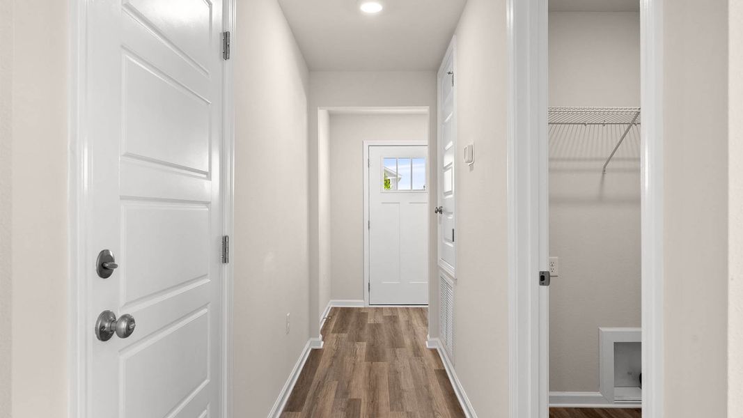 Spacious, unfurnished interior of a new home in Chateau Nemours, Port Saint Joe (Image 12).