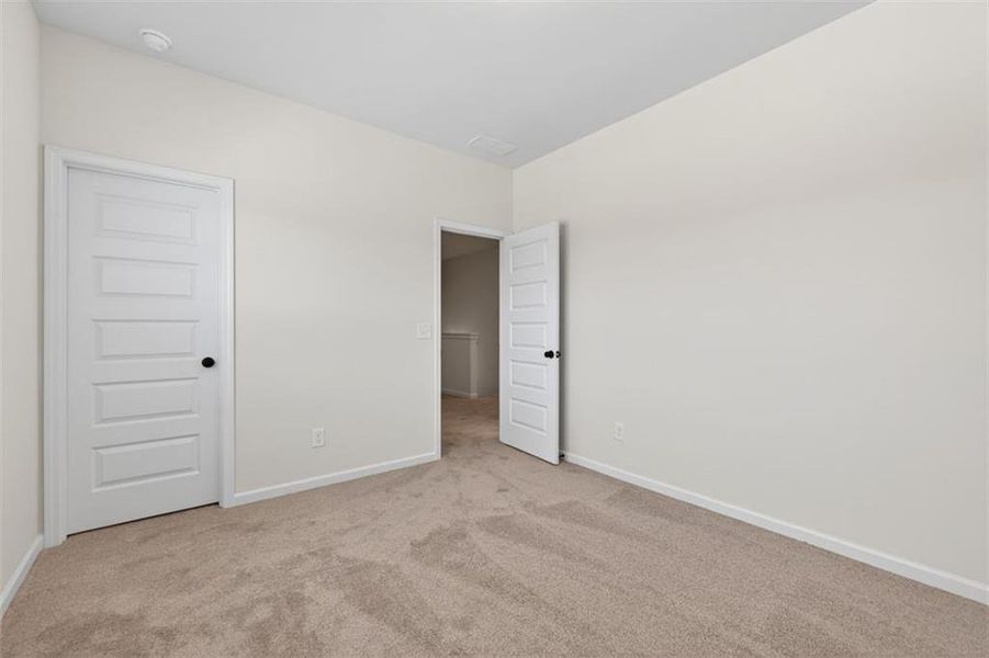 Spacious, unfurnished interior of a new home in Oakmont, Dallas (Image 44).