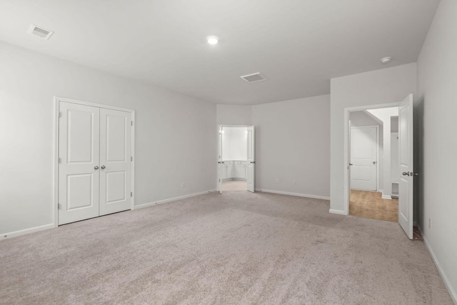 Spacious, unfurnished interior of a new home in The Ponds, Summerville (Image 27).
