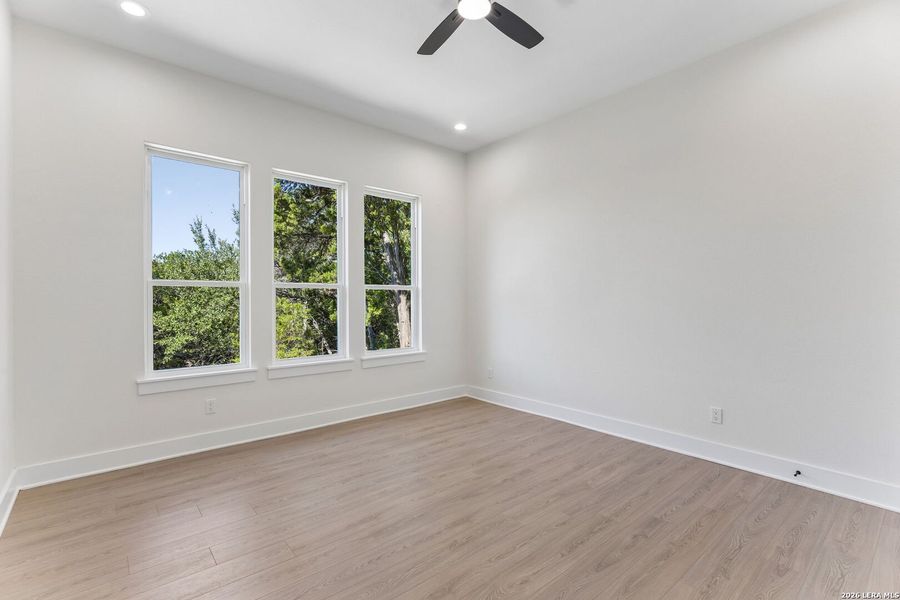 Spacious, unfurnished interior of a new home in , Canyon Lake (Image 25).