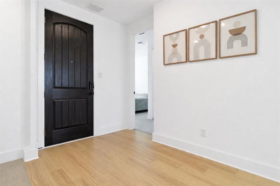 Spacious, unfurnished interior of a new home in , Hickory Creek (Image 23).