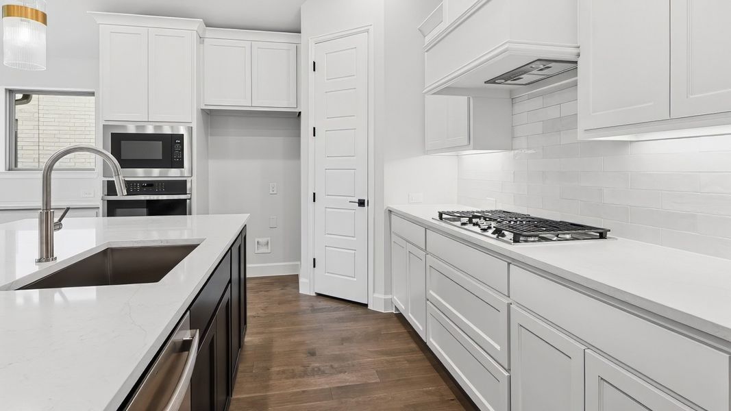Furnished interior view inside a new home in Eliana, McKinney (Image 12).