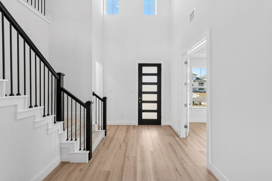 Spacious, unfurnished interior of a new home in Santa Rita Ranch, Liberty Hill (Image 9).