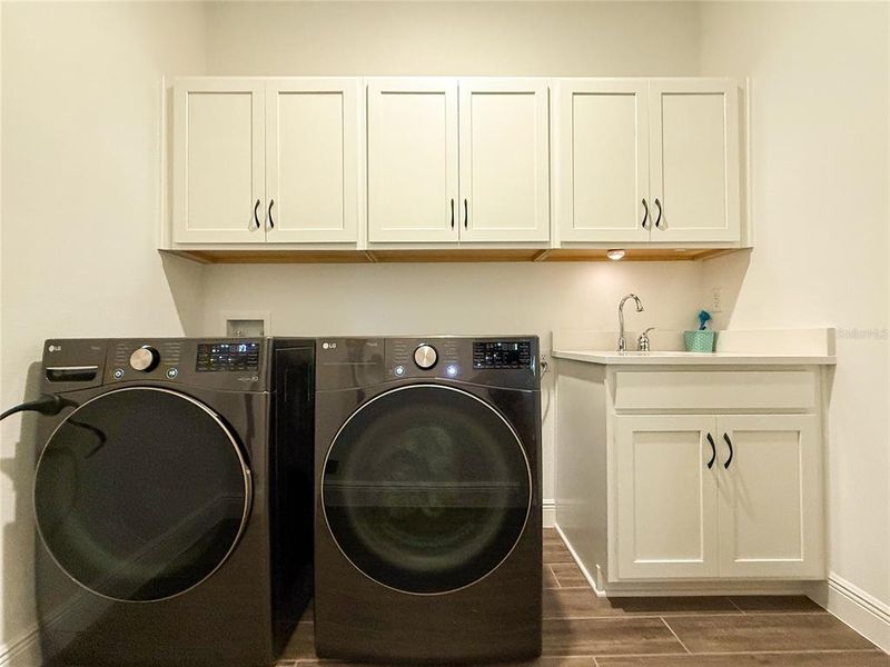 Furnished interior view inside a new home in , Minneola (Image 30).