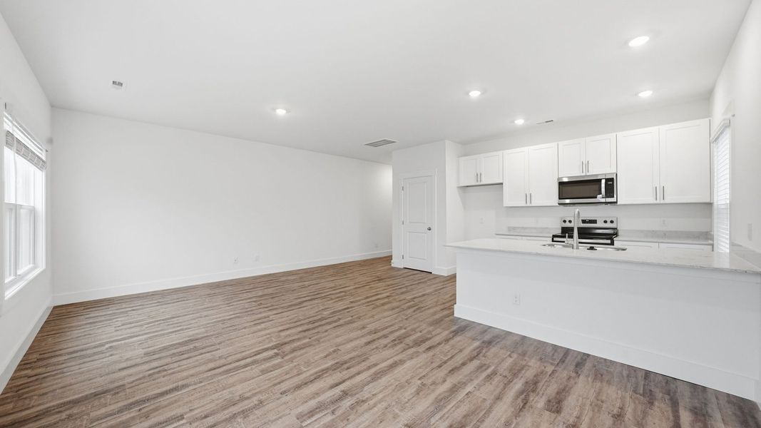 Spacious, unfurnished interior of a new home in Fieldcrest Acres Townhomes, Blountville (Image 10).